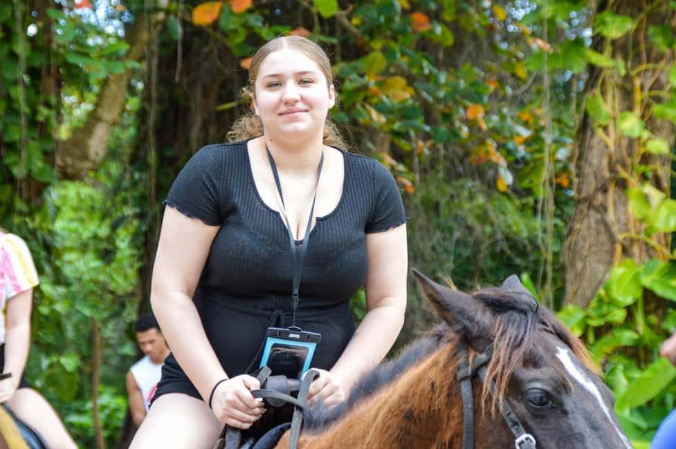 imagem n.9 de Ocho Rios: Blue Hole, White River Tubing e passeio a cavalo atividade em Jamaica, carregada pelo fornecedor