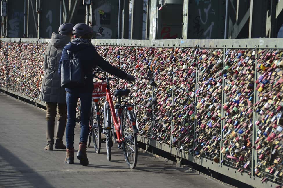 imagem n.11 de Colónia: Tour guiado de 3 horas em bicicleta atividade em Colônia, Alemanha, carregada pelo fornecedor
