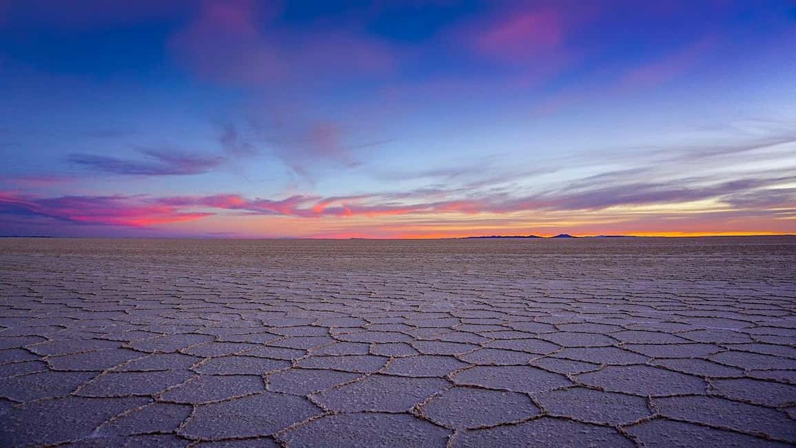 imagem n.2 de De Puno |Excursão de 3 dias a La Paz e às salinas de Uyuni atividade em Colchani, carregada pelo fornecedor