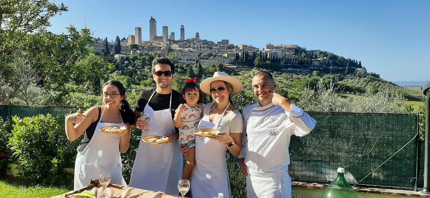 Immagine nº 1 di San Gimignano: lezione di pasta con aperitivo attività a San Gimignano, caricata dal fornitore
