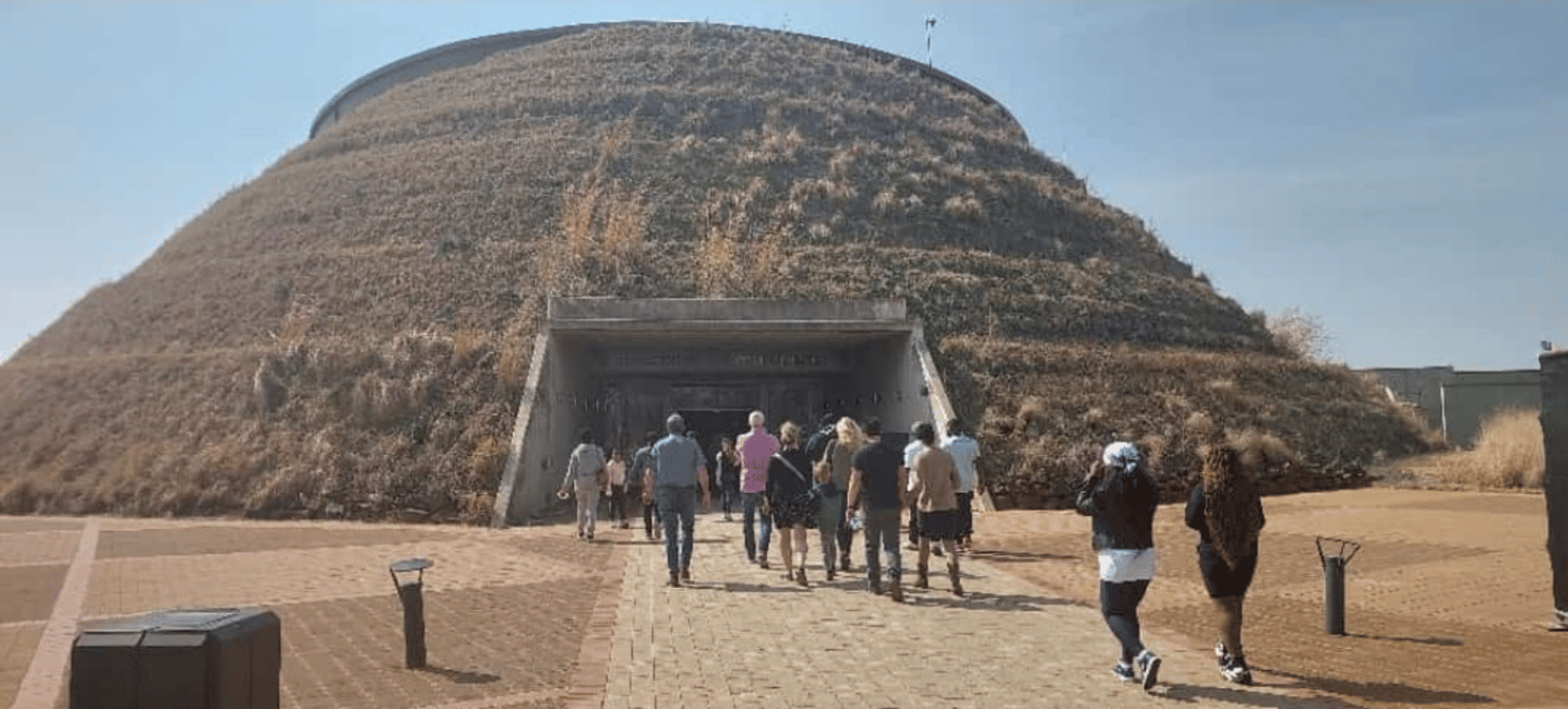 imagem n.1 de De Joanesburgo: Excursão particular de meio dia ao Berço da Humanidade atividade em Krugersdorp, carregada pelo fornecedor