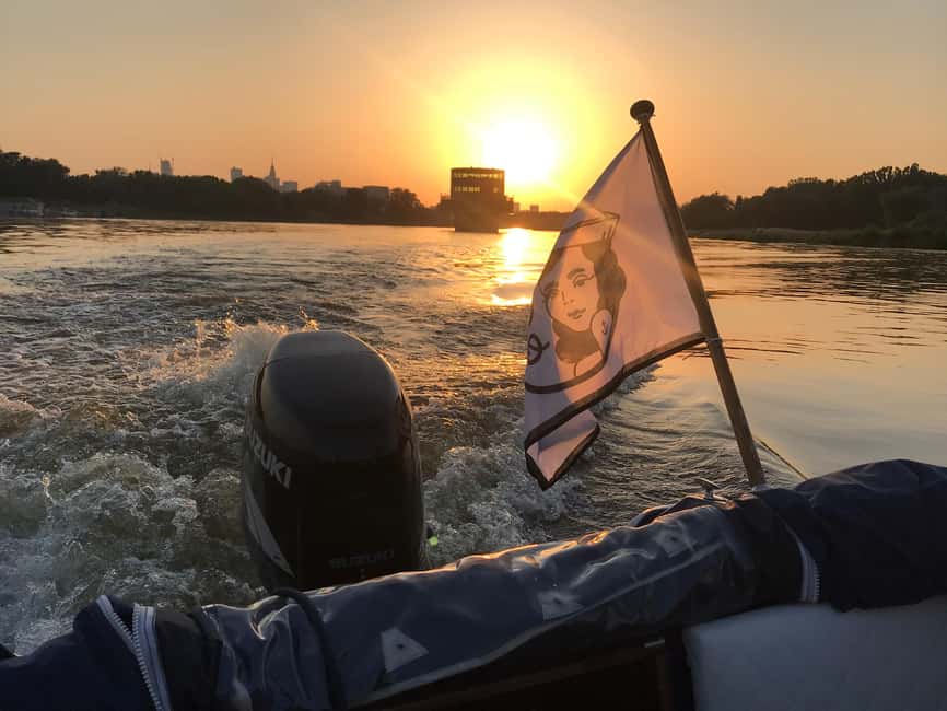 imagem n.4 de Varsóvia: Cruzeiro ao pôr do sol no rio Vístula com bebida de boas-vindas atividade em Voivodia da Mazóvia, carregada pelo fornecedor