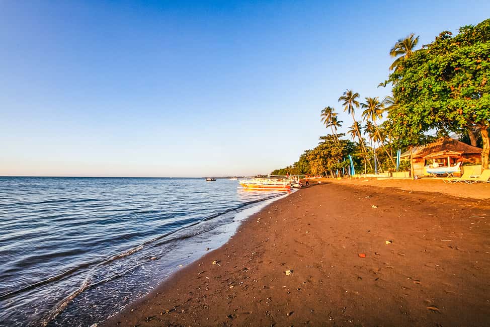 imagem n.4 de Norte de Bali: Excursão ao nascer do sol com golfinhos, cascatas e templos atividade em Bali, carregada pelo fornecedor