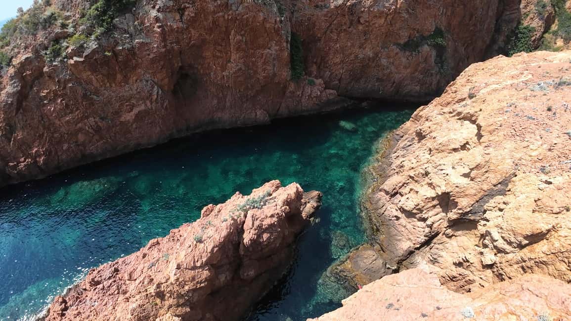 Saint-Raphaël, Var içindeki Fréjus: Esterel Calanques Turu (Konforlu Tekne) + Yüzme Mola etkinliğinin tedarikçi tarafından yüklenen 4 no'lu görseli