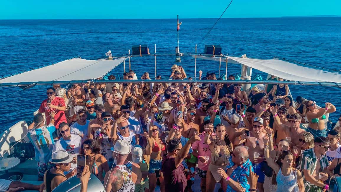 Image N°1 de Ibiza : Soirée VIP sur un catamaran avec Open Bar Premium, Paella et Ticket Club activité à Ibiza (ville), publiée par le prestataire