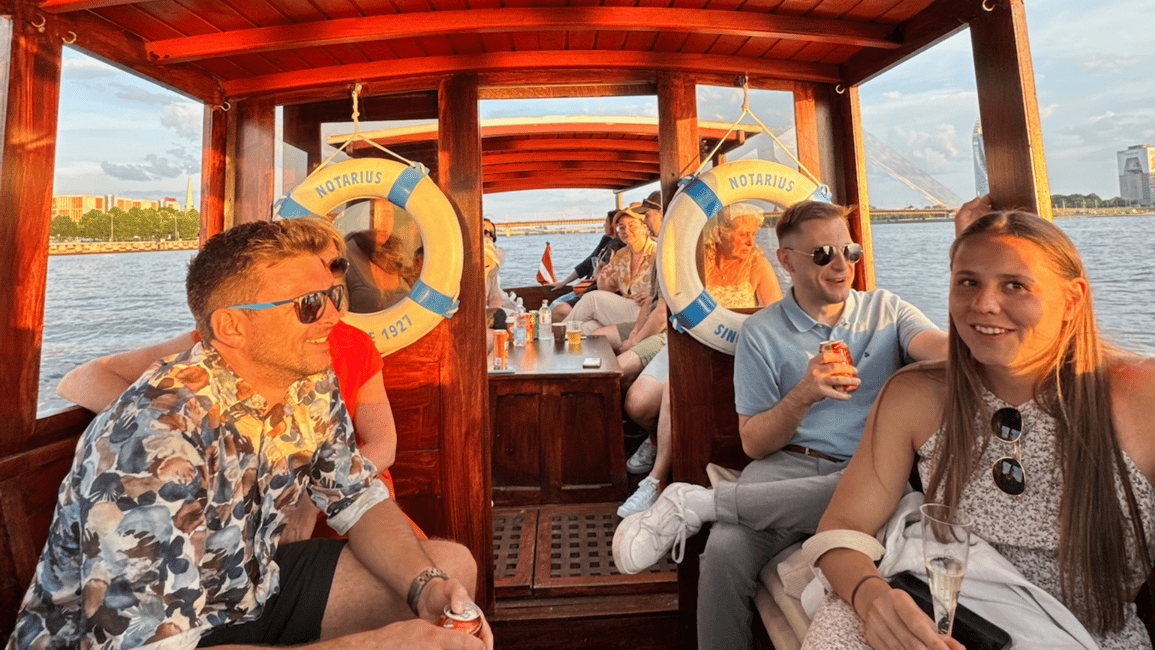 Image N°7 de Riga : Croisière touristique avec boisson de bienvenue et audioguide activité à Riga, publiée par le prestataire