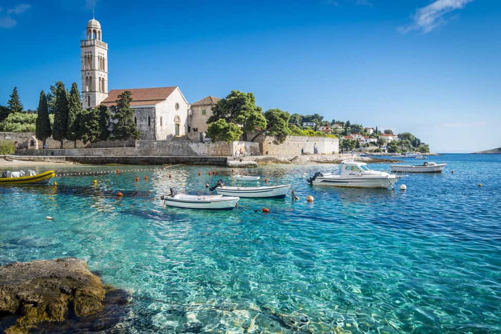 Image N°12 de Split : visite d'une jounée des 5 îles à la grotte bleue, Vis et Hvar activité à Split, publiée par le prestataire