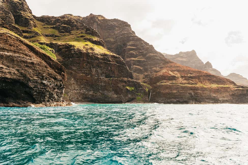 image n.6 of Kauai: Napali Coast Sunset Sailboat Tour with Dinner activity in Kapaʻa, uploaded by supplier