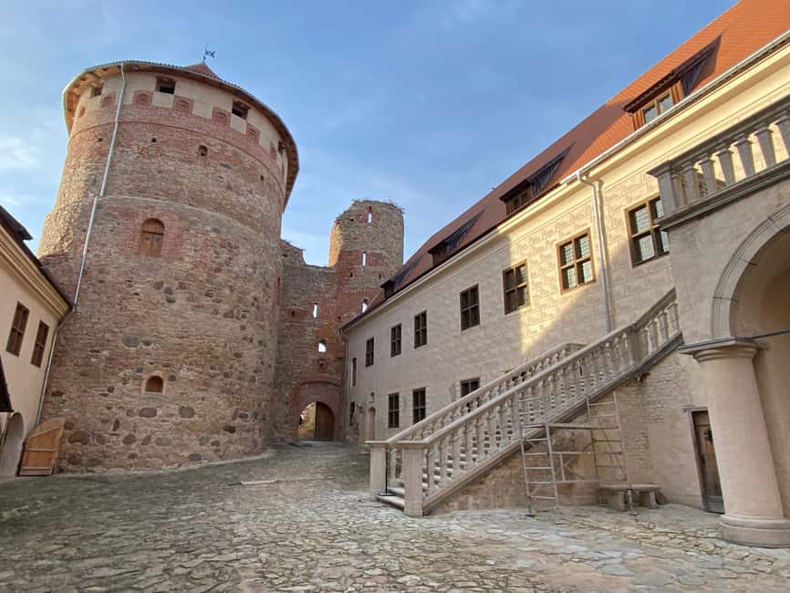 imagem n.15 de Riga: Passeio pela Colina das Cruzes, Palácio de Rundāle e Castelo de Bauska atividade em Distrito de Rundale, carregada pelo fornecedor