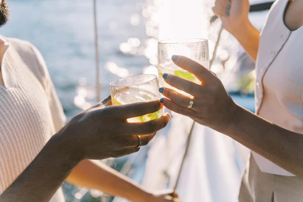imagem n.4 de Porto: Cruzeiro de charme em veleiro com vinho do Porto, opção de pôr do sol atividade em São Pedro da Afurada, carregada pelo fornecedor