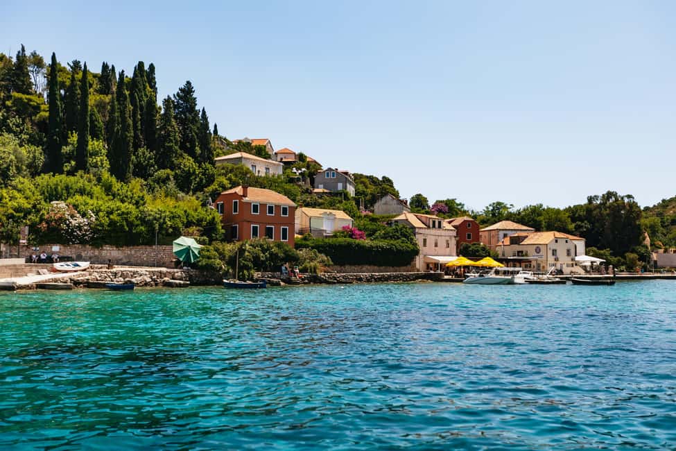 Immagine nº 2 di Dubrovnik: esplorazione in barca per piccoli gruppi della Grotta Azzurra e di Elafit attività a Dalmazia, caricata dal fornitore