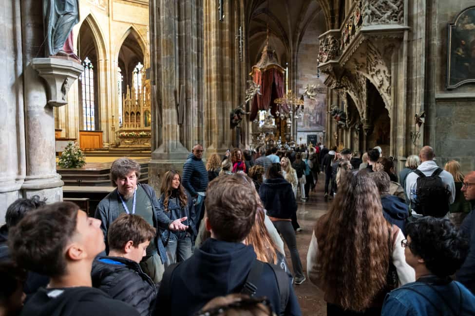 Prag içindeki Prag Kalesi İç Mekanları, Otobüs Turu ve Vltava Nehri Gezisi etkinliğinin tedarikçi tarafından yüklenen 16 no'lu görseli