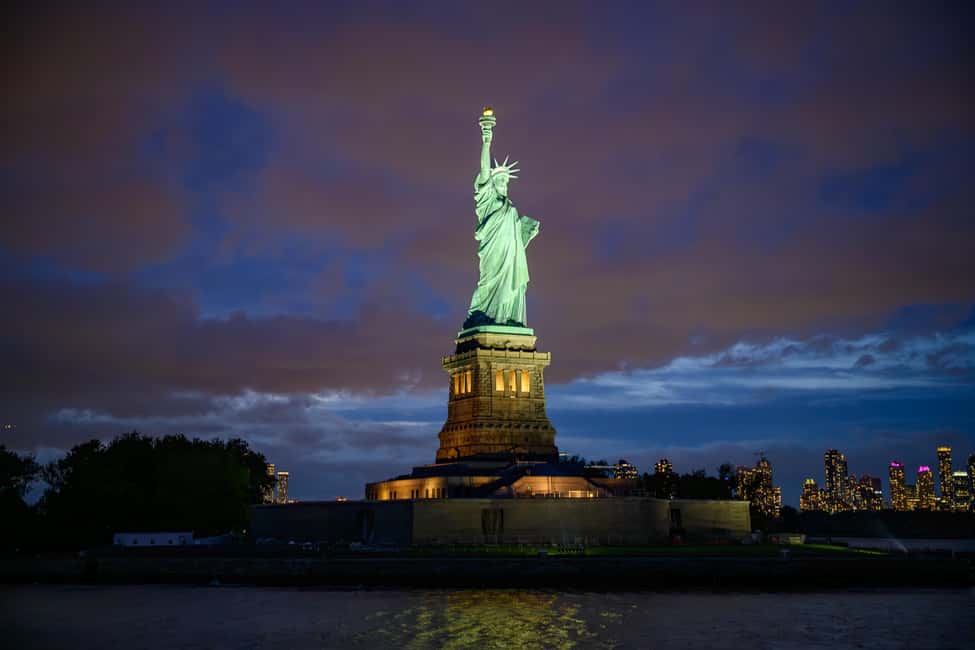 image n.5 of New York City: Gourmet Dinner Cruise with Live Music activity in New York City, uploaded by supplier