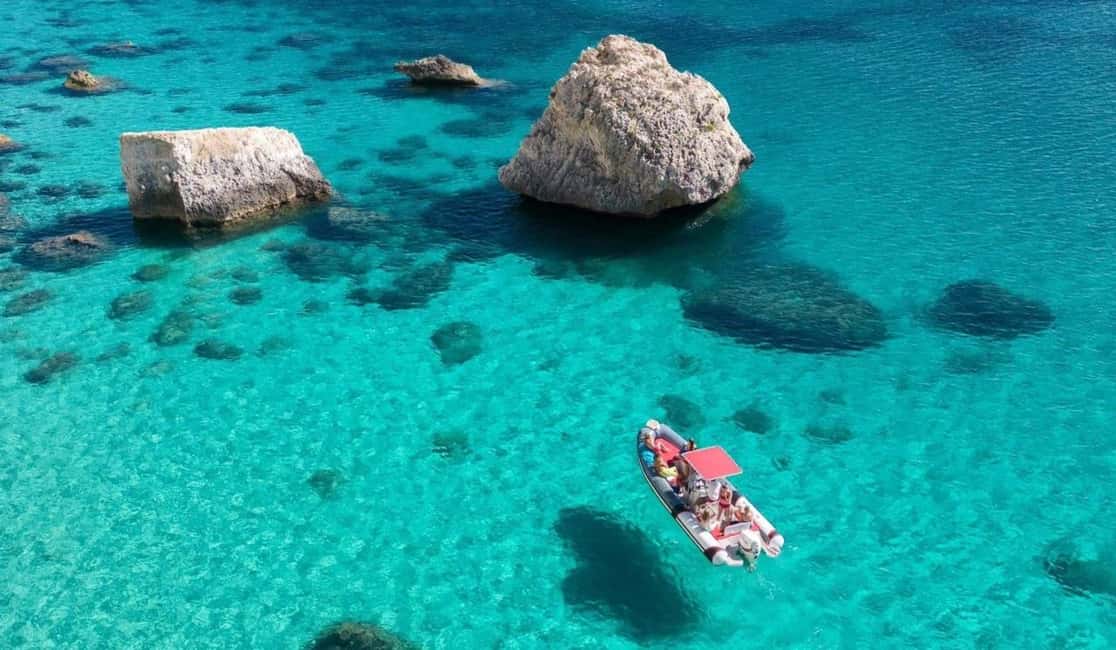 Immagine nº 1 di Cagliari: tour in barca della Sella del Diavolo con Spritz e patatine fritte attività a Cagliari, caricata dal fornitore