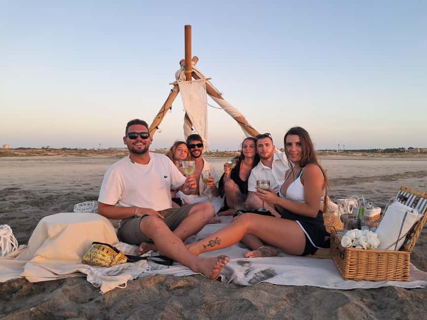 imagem n.2 de Sal: Escapadela Romântica ao Pôr-do-Sol com Vinho e Transfer de ida e volta atividade em Santa Maria, Cabo Verde, carregada pelo fornecedor
