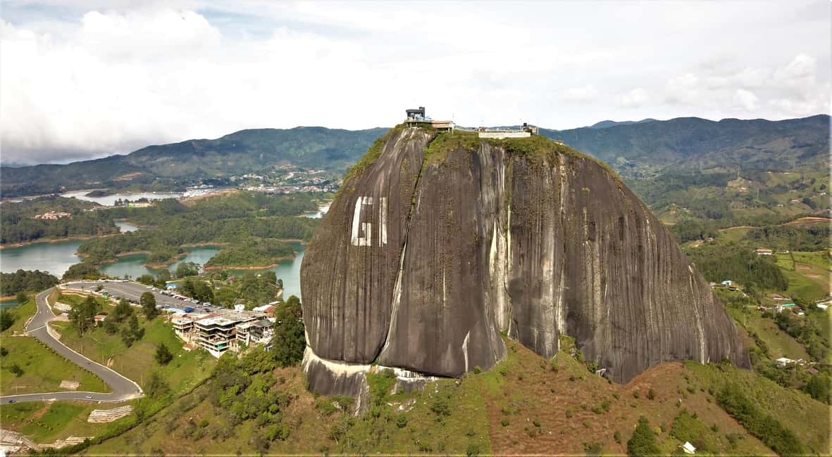 imagem n.34 de Medellín: Tour particular em Guatapé com helicóptero e passeio de barco atividade em Guatapé, carregada pelo fornecedor