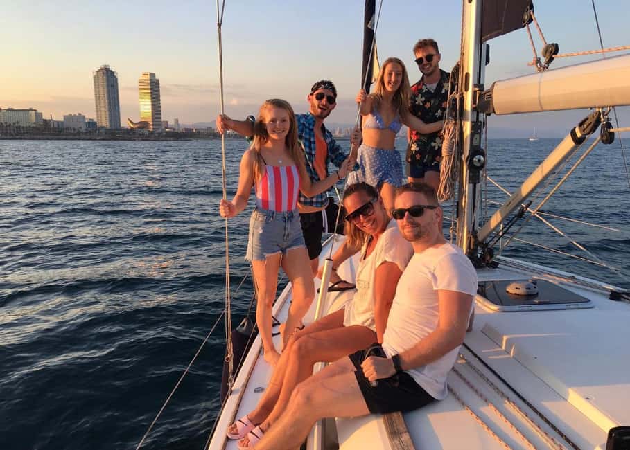 imagem n.3 de Barcelona: cruzeiro ao pôr do sol em veleiro com bar aberto e snacks atividade em Barcelona, carregada pelo fornecedor