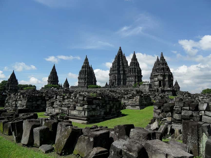 image n.3 of Prambanan, Borobudur Climb Up, & Mendut (Ticket Included) activity in Yogyakarta, uploaded by supplier