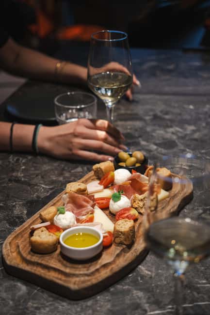 Immagine nº 4 di Rethymno: tour guidato con degustazione di vini cretesi e cibo locale attività a Rethymno, caricata dal fornitore