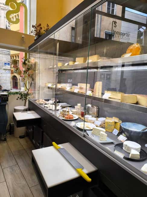 Image N°11 de Lyon : Visite guidée culinaire en soirée activité à Lyon, publiée par le prestataire