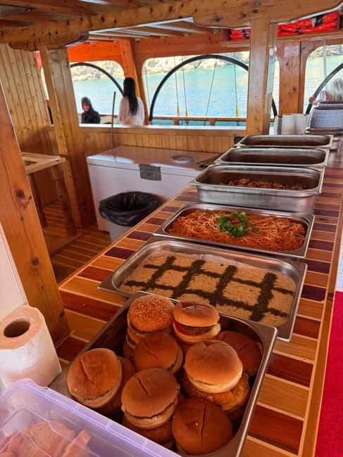Bild Nr. 3 von Antalya: Tagestour mit dem Piratenboot in Lara mit Mittagessen und alkoholfreien Getränken Aktivität in Antalya, hochgeladen vom Anbieter