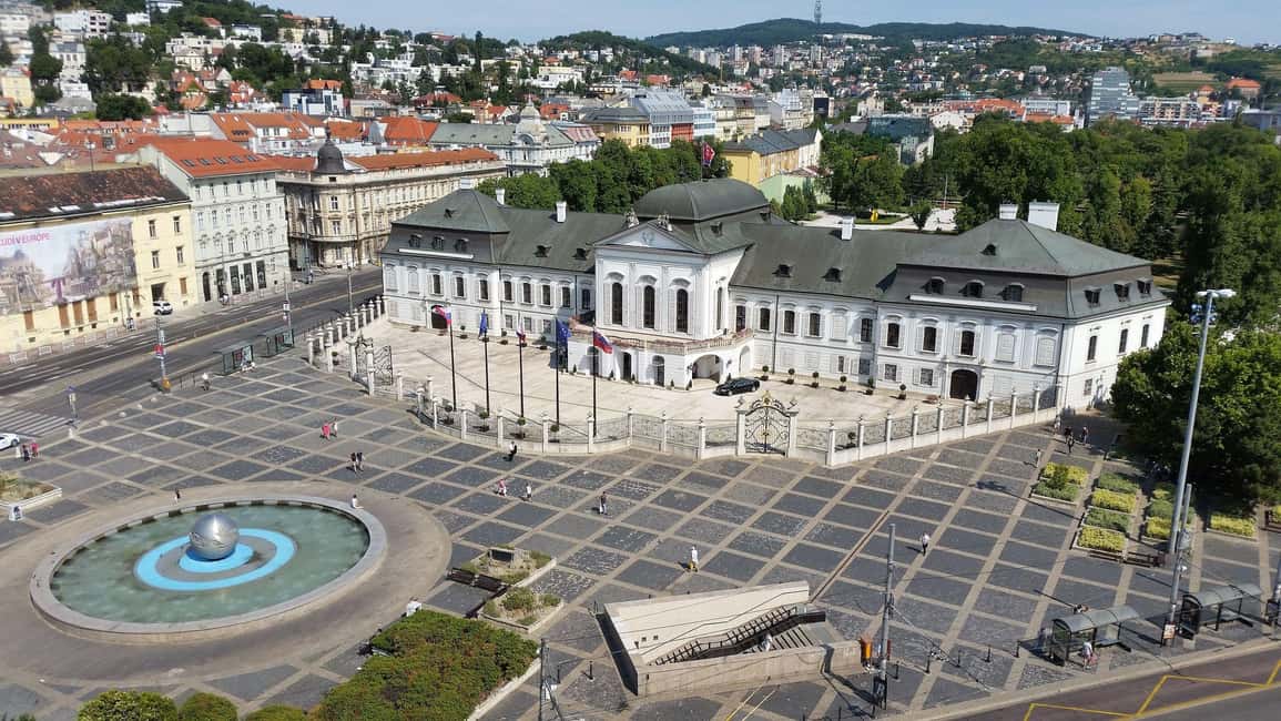 imagem n.4 de Viagem de um dia de Praga a Bratislava via Telč e regresso atividade em Bratislava, carregada pelo fornecedor