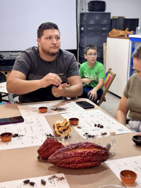 imagem n.4 de Guatapé: Oficina de Fabricação de Chocolate atividade em Guatapé, carregada pelo fornecedor