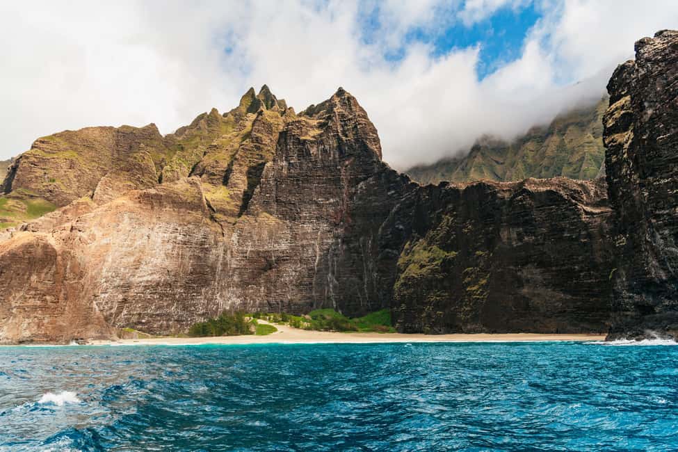 image n.17 of Kauai: Napali Coast Sunset Sailboat Tour with Dinner activity in Kapaʻa, uploaded by supplier