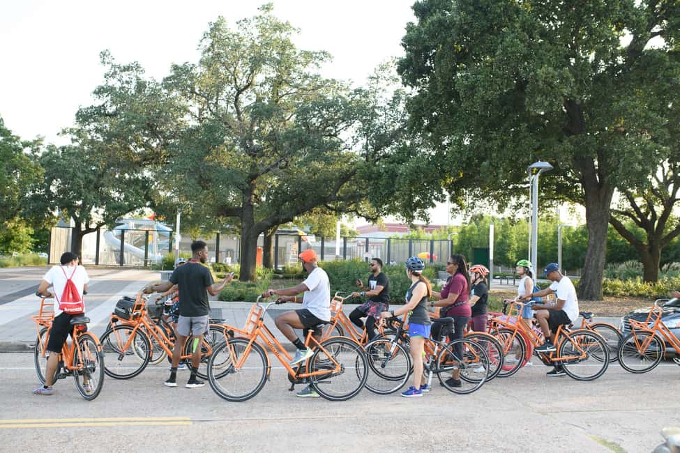 imagen n.º 5 de Houston: Paseo nocturno en bicicleta con luces LED y música actividad en Houston, subida por el proveedor