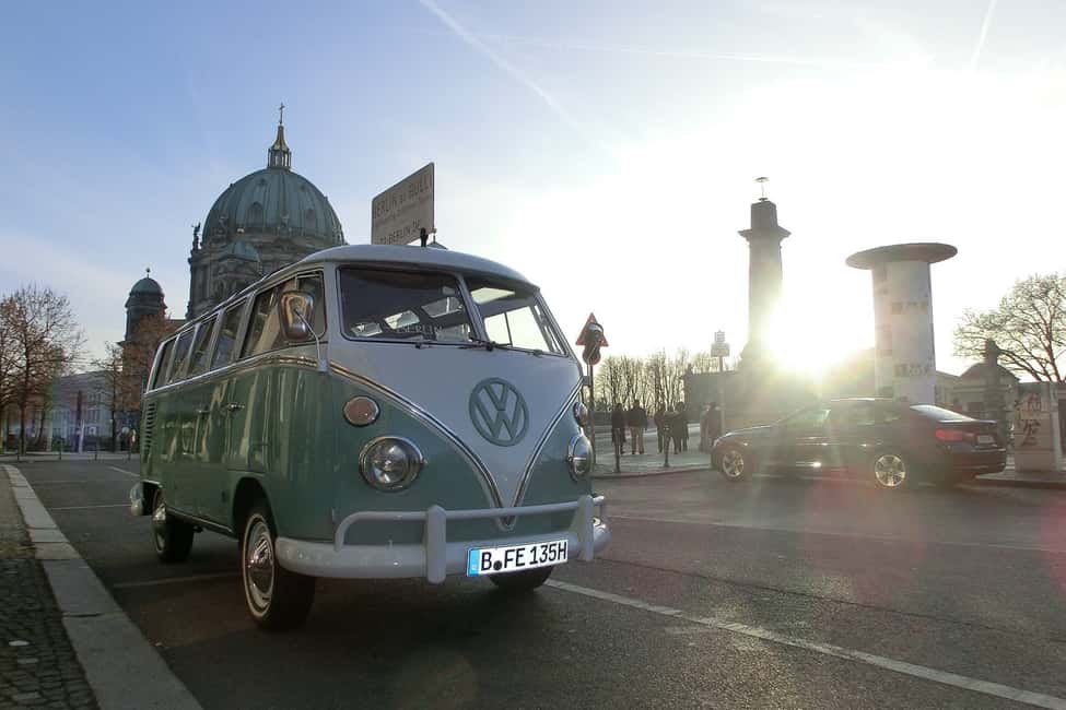 Immagine nº 6 di Berlino: Tour panoramico privato a bordo di un iconico autobus VW d'epoca attività a Berlino, caricata dal fornitore