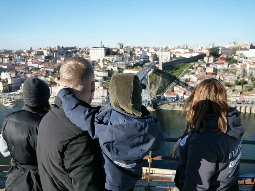 imagem n.12 de Porto:Tour particular pela cidade histórica num Ford T clássico atividade em Porto, Portugal, carregada pelo fornecedor