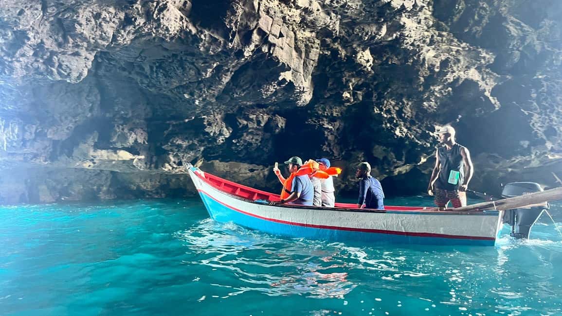 imagem n.27 de Passeio de barco para a caverna de Águas Belas + churrasco atividade em Assomada, carregada pelo fornecedor