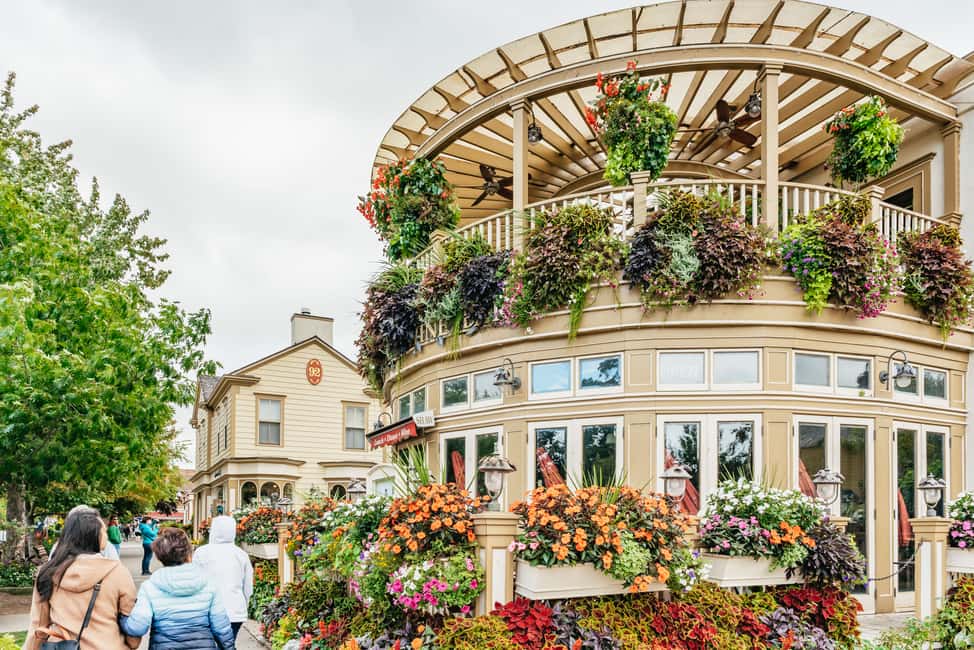 image n.12 of Toronto: Falls Day Tour with Boat Cruise & Niagara-the-Lake activity in Niagara Falls, Ontario, uploaded by supplier