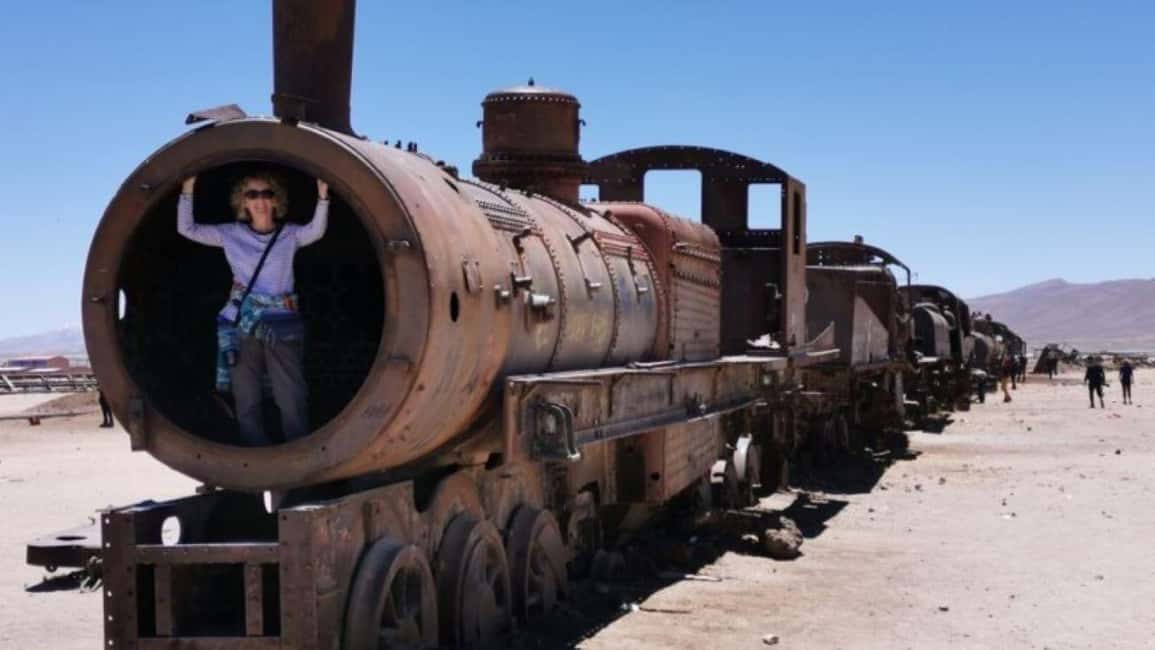 imagem n.4 de De Puno |Excursão de 3 dias a La Paz e às salinas de Uyuni atividade em Colchani, carregada pelo fornecedor
