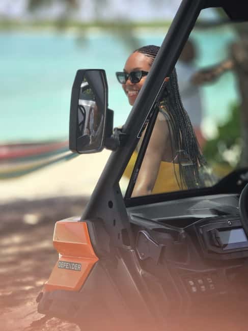 Image N°16 de Exuma, Bahamas : Location de Buggy 6 places avec haut-parleur Bluetooth activité à Nassau, Bahamas, publiée par le prestataire