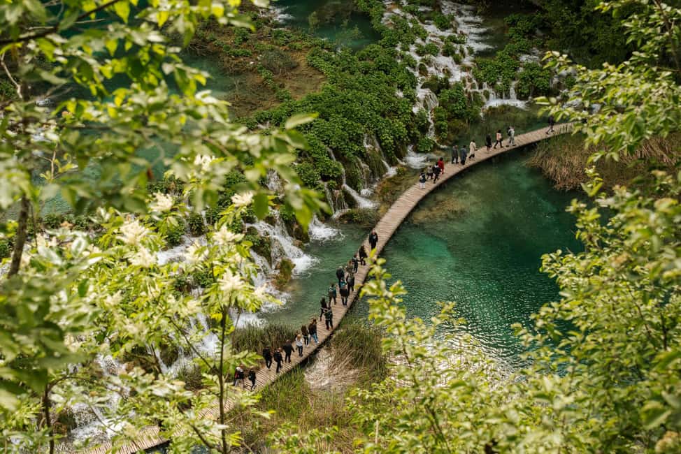imagem n.11 de De Zagreb: Excursão ao Parque Nacional dos Lagos de Plitvice com ingressos atividade em Slunj, carregada pelo fornecedor