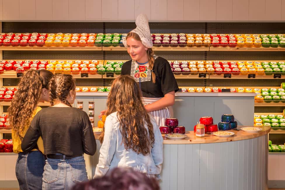 imagem n.37 de Amesterdão: Visita guiada aos moinhos de vento de Zaanse Schans e Volendam atividade em Zaandam, carregada pelo fornecedor