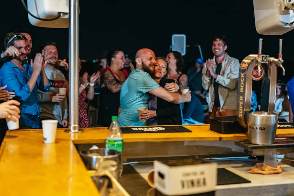 afbeelding n.25 van Vanuit Albufeira: Sunset Cruise en Strand BBQ met Open Bar activiteit in Olhos de Água, geüpload door aanbieder