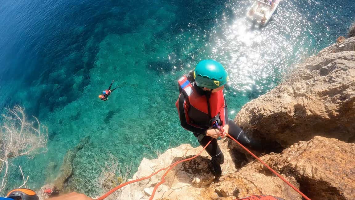 Immagine nº 3 di Alghero: Coasteering a Cala Dragunara nel Parco di Porto Conte attività a Alghero, caricata dal fornitore