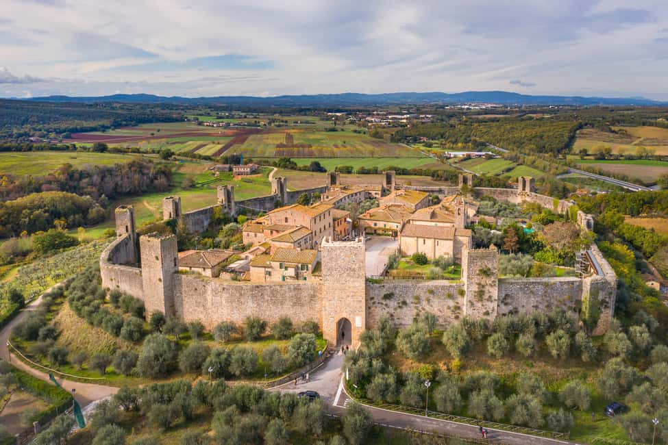 Immagine nº 1 di Firenze: Monteriggioni e Val d'Orcia Degustazione di vini opzionale attività a Monteriggioni, caricata dal fornitore