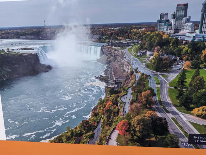 imagen n.º 3 de De Toronto a las cataratas del Niágara: Excursión nocturna con crucero y luces actividad en Niagara Falls, Nueva York, subida por el proveedor