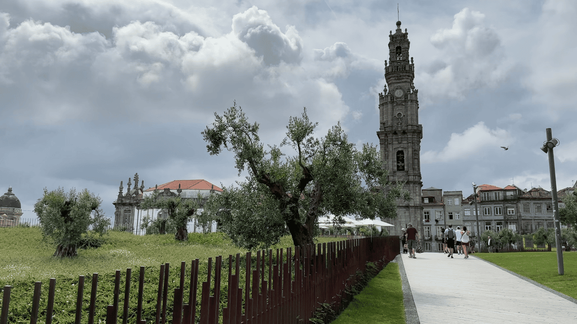 imagem n.7 de Experiência do Porto a Gaia: Passeio pela Cidade e Caves de Vinho atividade em Porto, Portugal, carregada pelo fornecedor