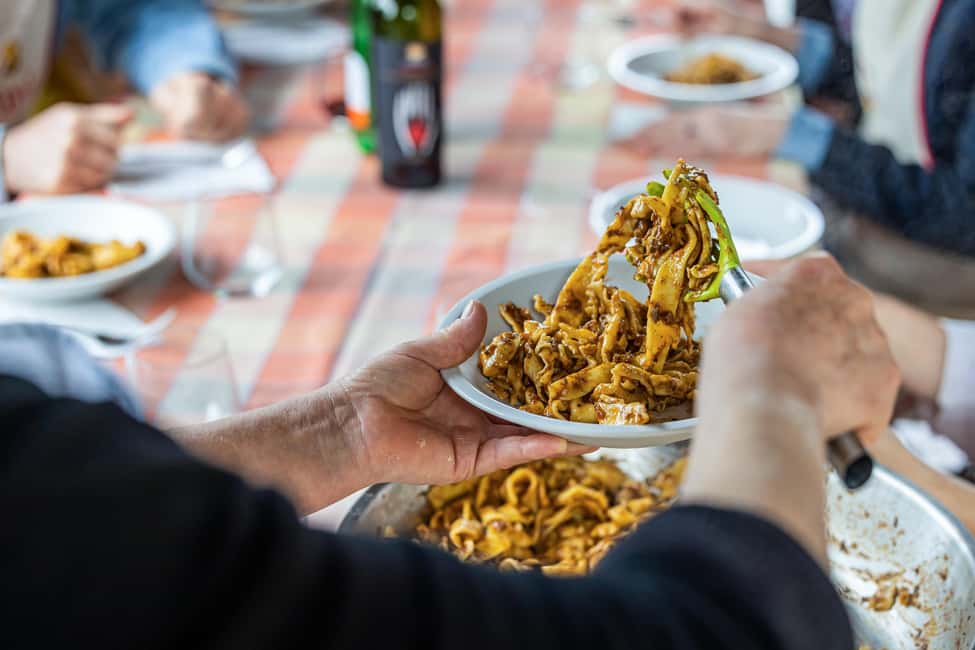 imagen n.º 6 de Catania: Clase de cocina de pasta y tiramisú en casa de un lugareño actividad en Catania, subida por el proveedor