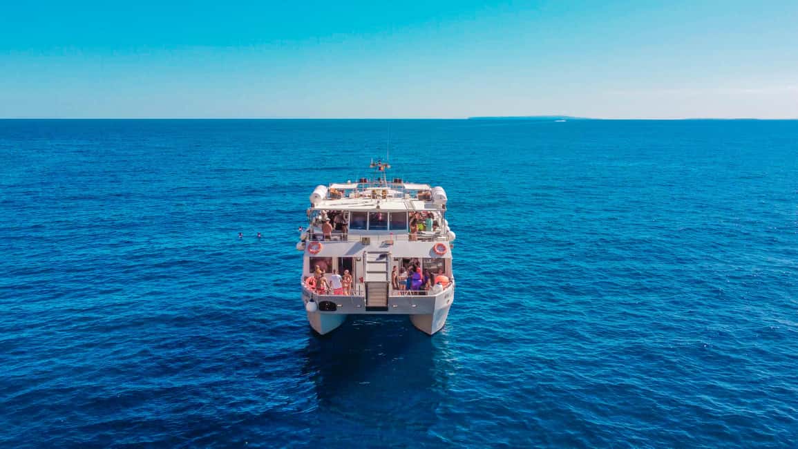 Image N°74 de Ibiza : croisière premium d'une journée à Formentera en catamaran activité à Sant Josep de sa Talaia, publiée par le prestataire