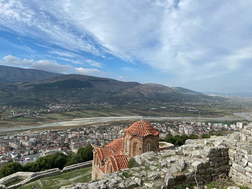 Immagine nº 9 di Da Valona: tour di un giorno a Zvernec, Apollonia e Berat attività a Berat, caricata dal fornitore