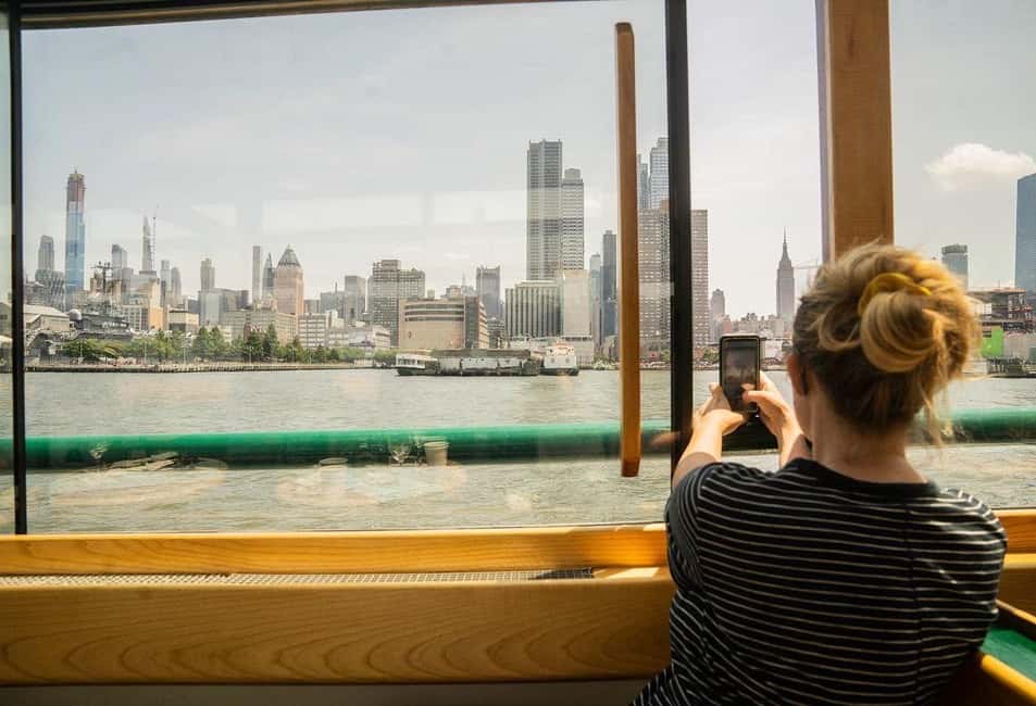 image n.6 of Manhattan: Statue and Skyline Cruise Aboard a Luxury Yacht activity in New York City, uploaded by supplier