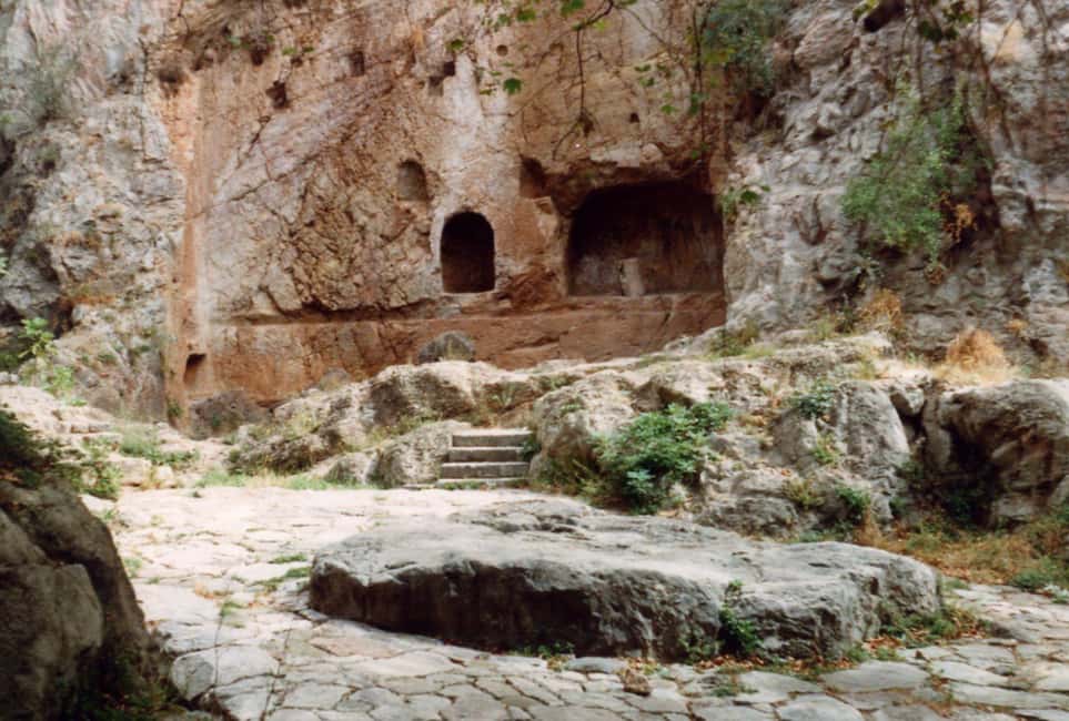imagem n.9 de Atenas: Viagem de 1 dia a Delfos, Caverna de Córius e Campo de Batalha 300 atividade em Delfos, carregada pelo fornecedor