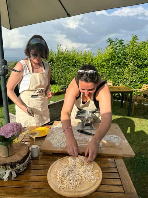 Immagine nº 6 di San Gimignano: lezione di pasta con aperitivo attività a San Gimignano, caricata dal fornitore