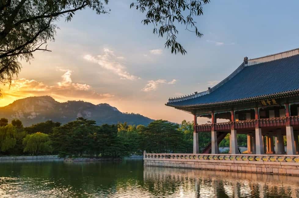 image n.5 of Seoul: Gyeongbokgung Palace Half Day Tour activity in Seoul, uploaded by supplier