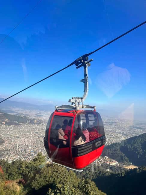 imagen n.º 2 de Katmandú: Excursión al Templo de los Monos y Teleférico de Chandragiri actividad en Katmandú, subida por el proveedor